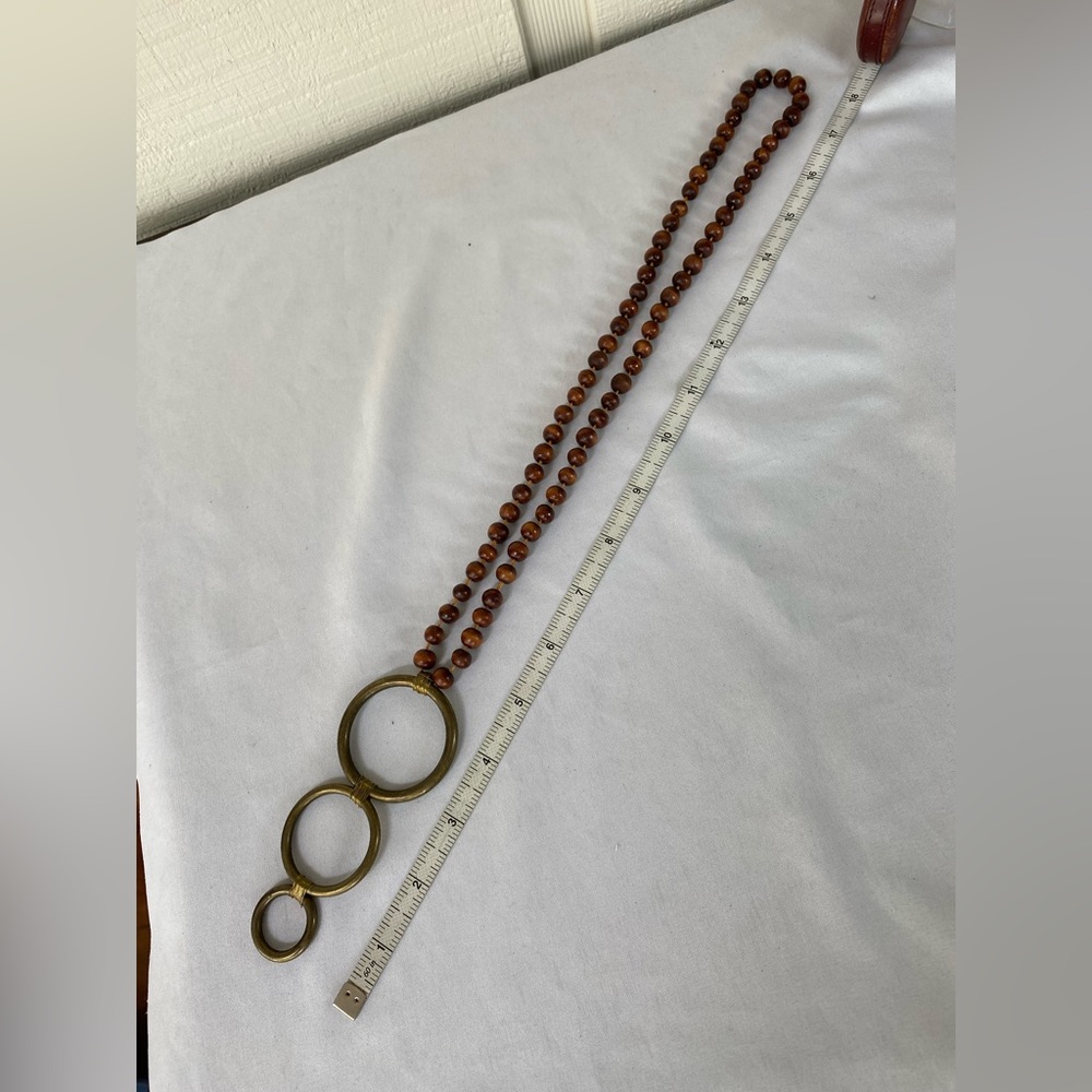 Long artisan brass ring and wood bead necklace - Picture 6 of 6